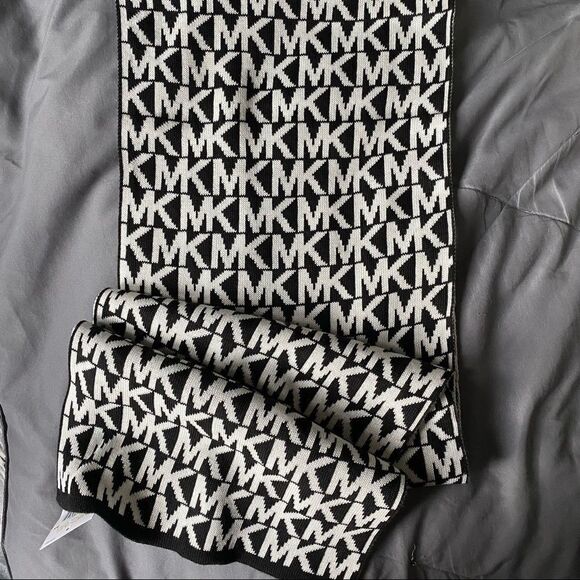 Michael Kors Black/white Scarf  NWT - Picture 5 of 7